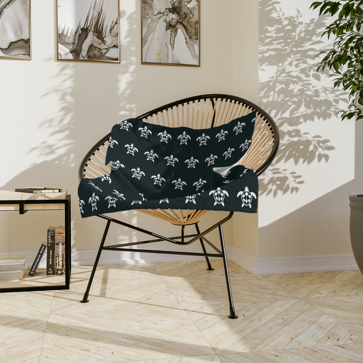 Dark Blue and White Sea Turtle Pattern-Themed Velveteen Microfiber Blanket - 3 Sizes