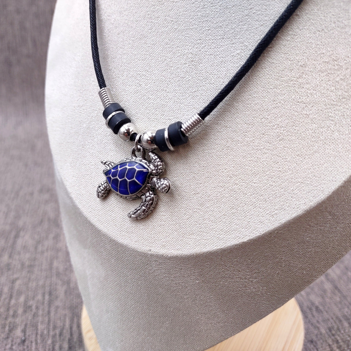Sea Turtle Colorful Necklace Mood Pendant (1 turtle necklace approx. 18+ inches AROUND) Sea Turtle Pendant Necklace for wearing & gifting!