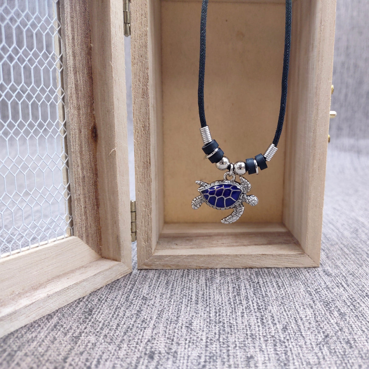 Sea Turtle Colorful Necklace Mood Pendant (1 turtle necklace approx. 18+ inches AROUND) Sea Turtle Pendant Necklace for wearing & gifting!