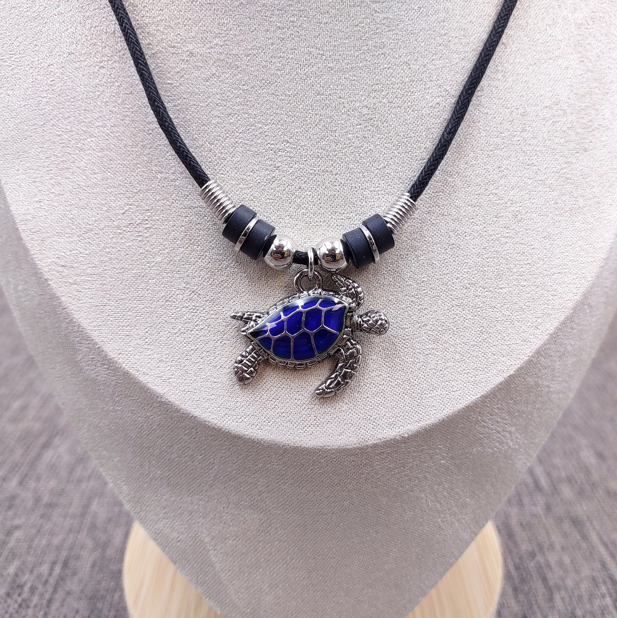 Sea Turtle Colorful Necklace Mood Pendant (1 turtle necklace approx. 18+ inches AROUND) Sea Turtle Pendant Necklace for wearing & gifting!