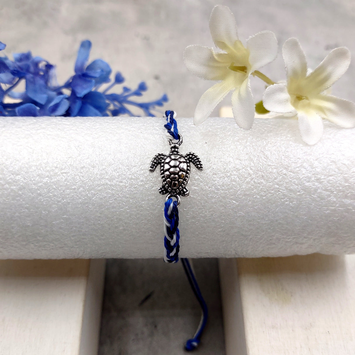 Sea Turtle Bracelet Braided Cord Navy Blue White (approx. 5-7+ inches AROUND) Navy Royal Blue White Knit String Sea Turtle Bracelet to gift!