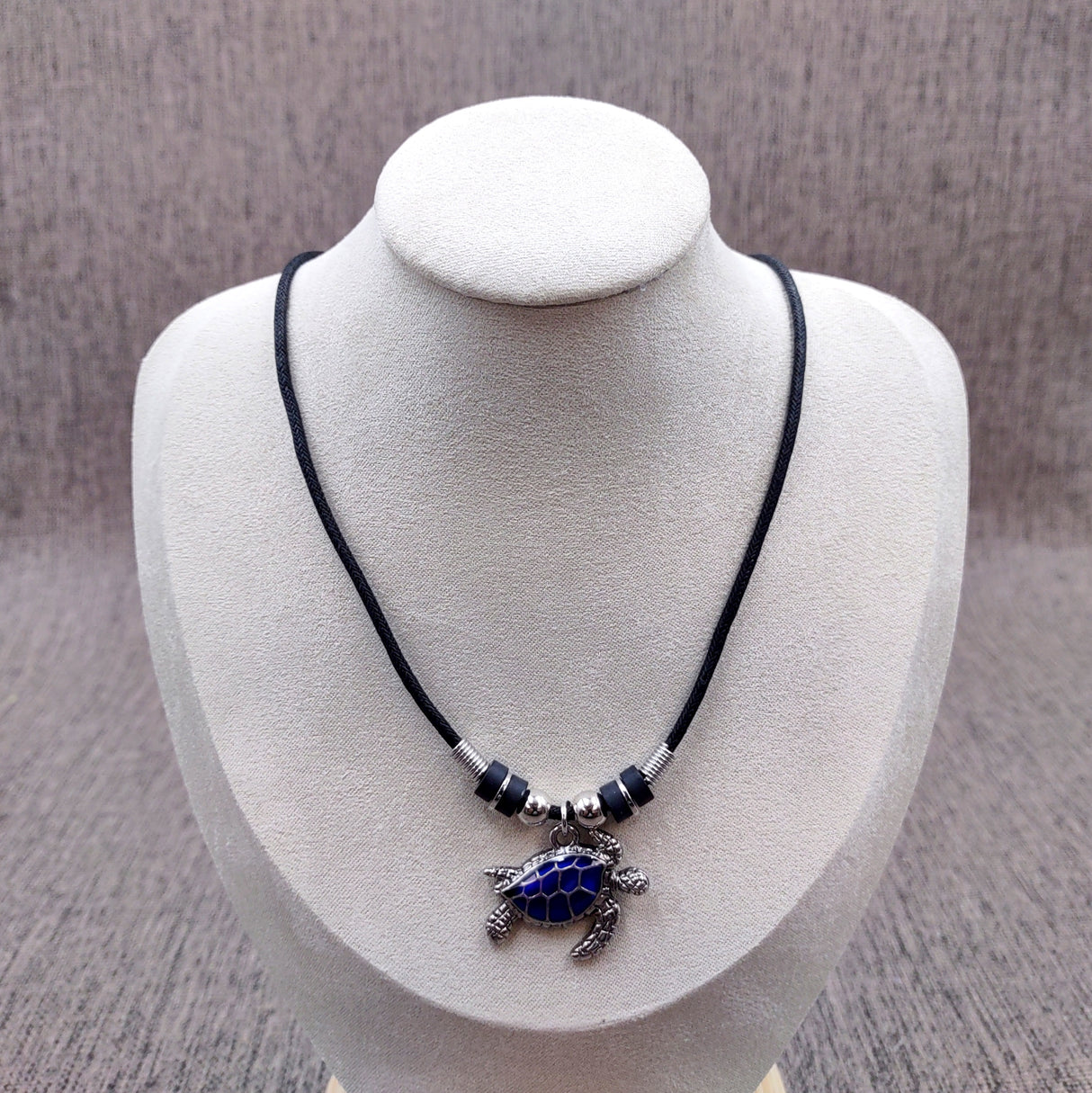Sea Turtle Colorful Necklace Mood Pendant (1 turtle necklace approx. 18+ inches AROUND) Sea Turtle Pendant Necklace for wearing & gifting!