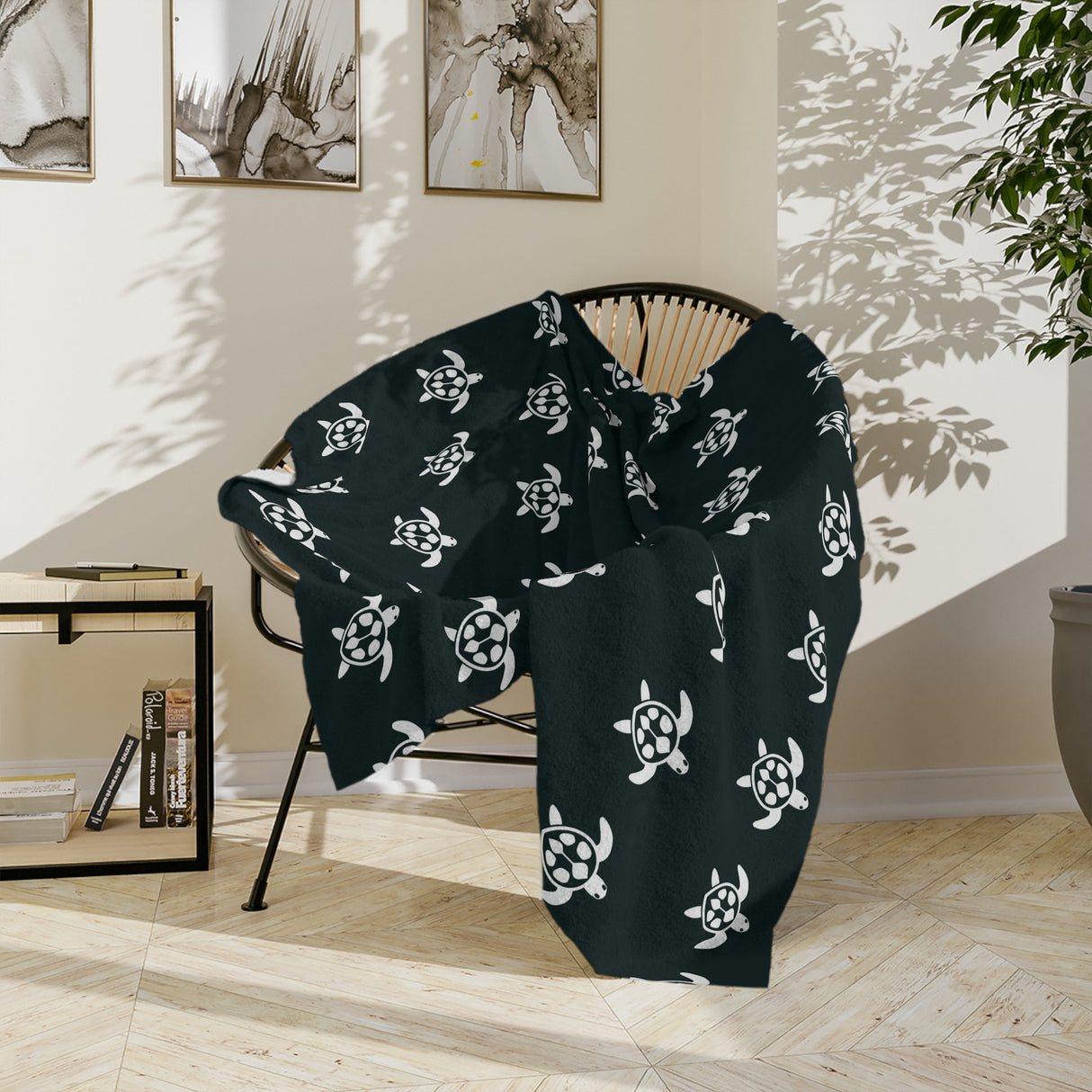 Dark Blue and White Sea Turtle Pattern-Themed Velveteen Microfiber Blanket - 3 Sizes