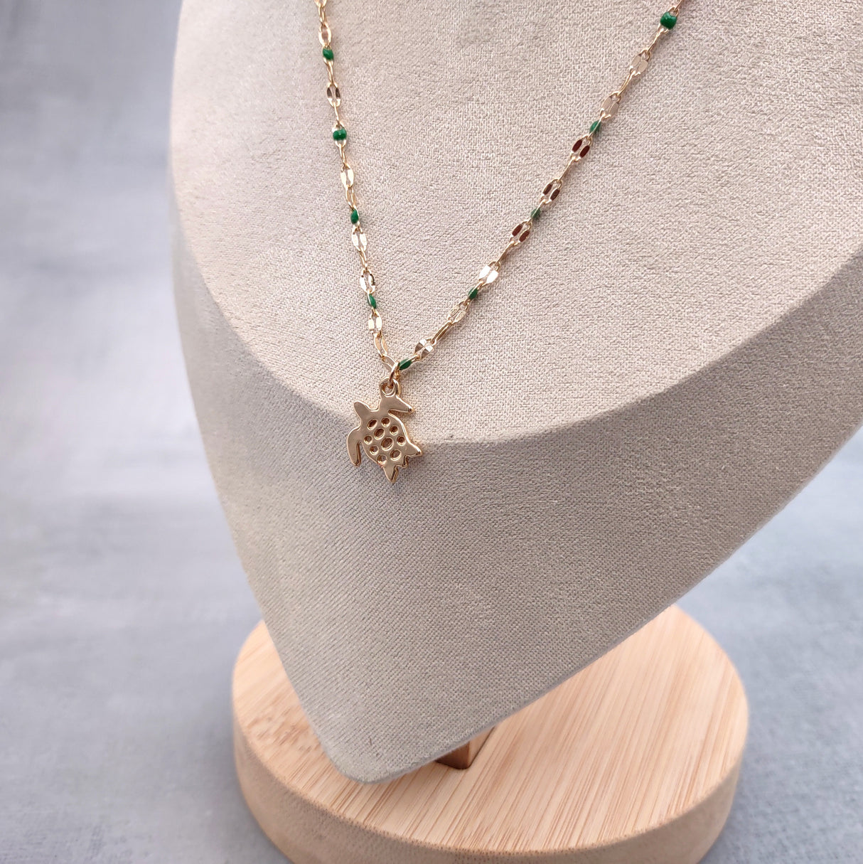 Sea Turtle Necklace Green Gold Color (1 necklace approx. 16+ inches AROUND) Gold Tone Green Sea Turtle charm necklace for gifting!