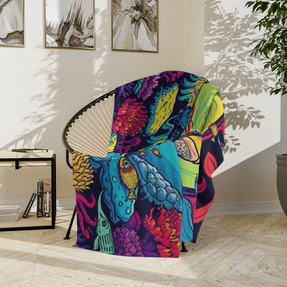 Psychedelic Sea Turtle-Themed Velveteen Microfiber Blanket - 3 Sizes