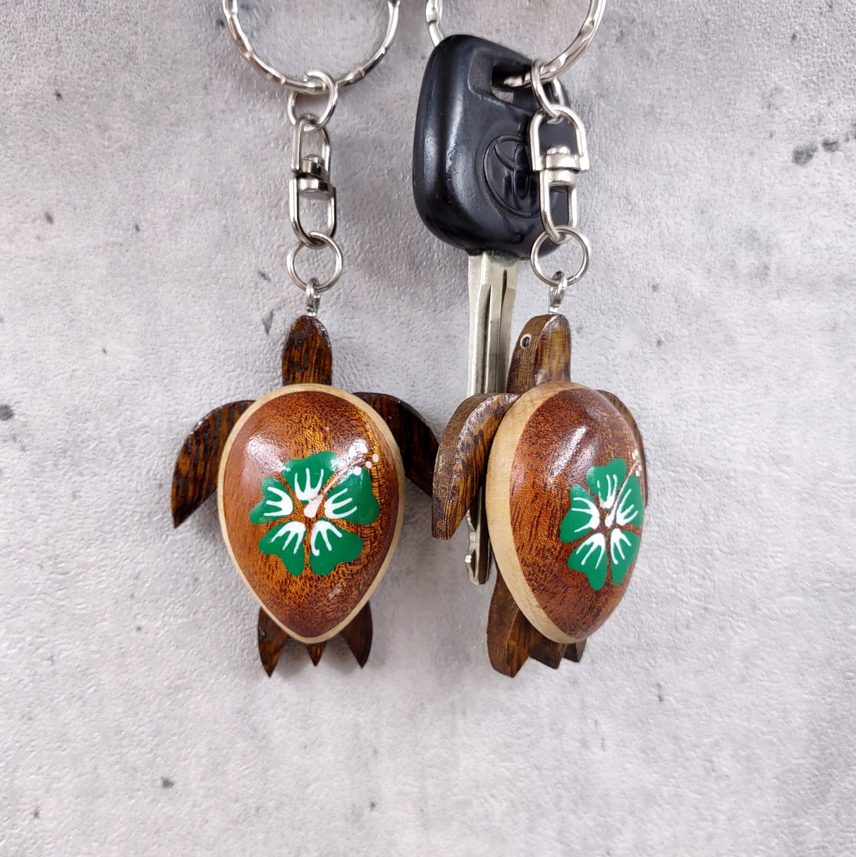 Green Hibiscus Painted Wooden Sea Turtle Keychain (1 keychain approx. 4.25+ inches) Wooden Sea Turtle Key Fob for gifting or party favors!