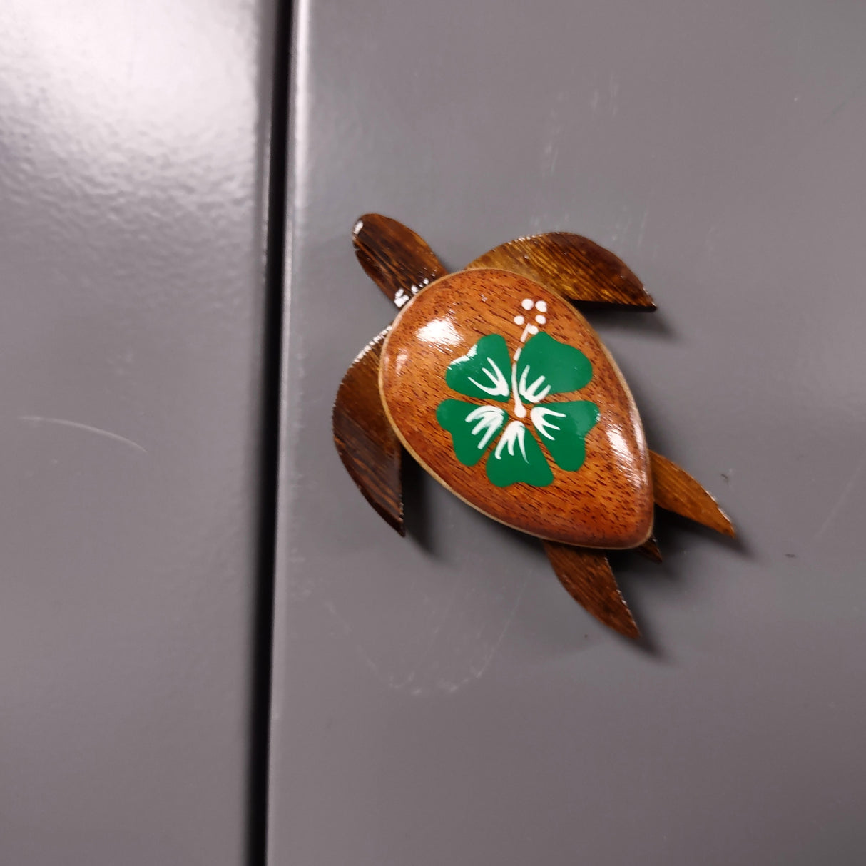 Wooden Sea Turtle Magnet Green Hibiscus Flower (1 magnet approx. 2+ inches) Wood Sea Turtle Magnet gift for fridges cabinets doors!